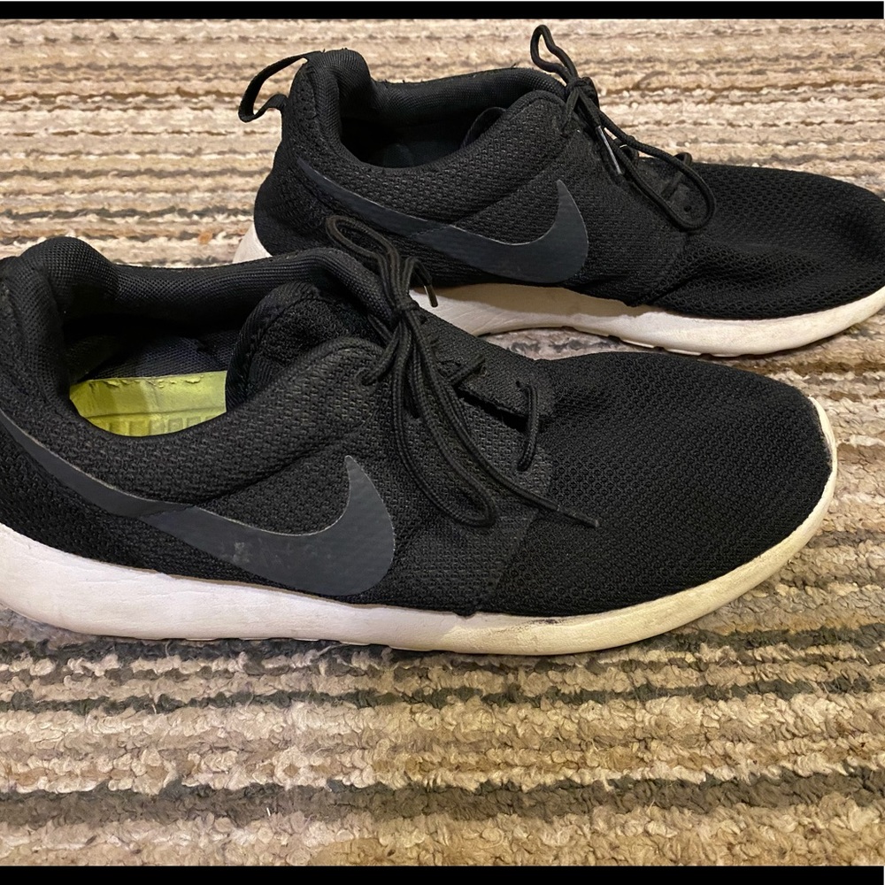 Nike ROCHE